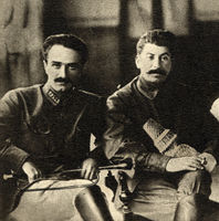 Отец народов и альфа-самец советского пищепрома в процессе обсуждения температурного интервала уплотнения железного теста