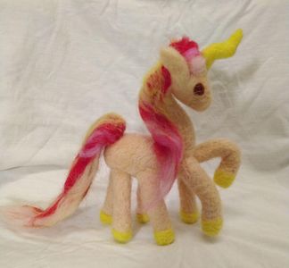 Образ единорога распространён в народном творчестве  Рыбка-злато