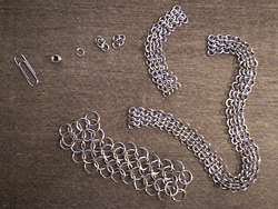 Кольчуга канцелярских скрепок.png