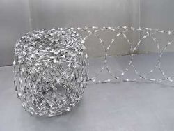 Моток платиновой колючей проволоки.jpg